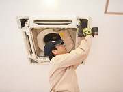 室内機の分解作業