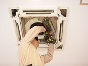 室内機の分解作業