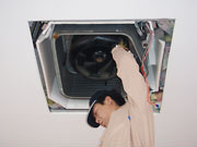 室内機の分解作業